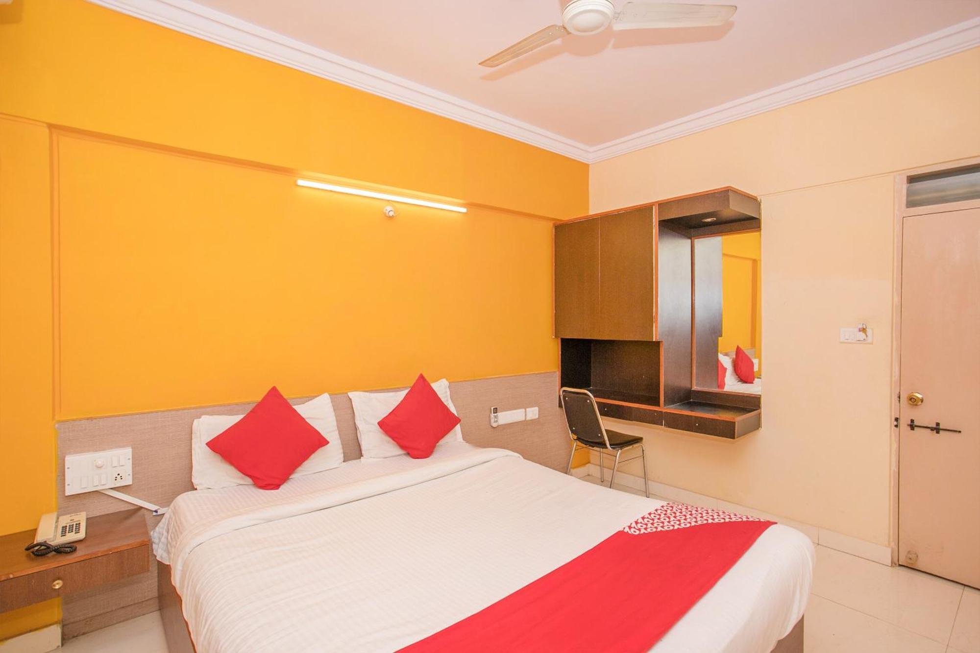Hotel O Ujwal Residency Bangalore Esterno foto